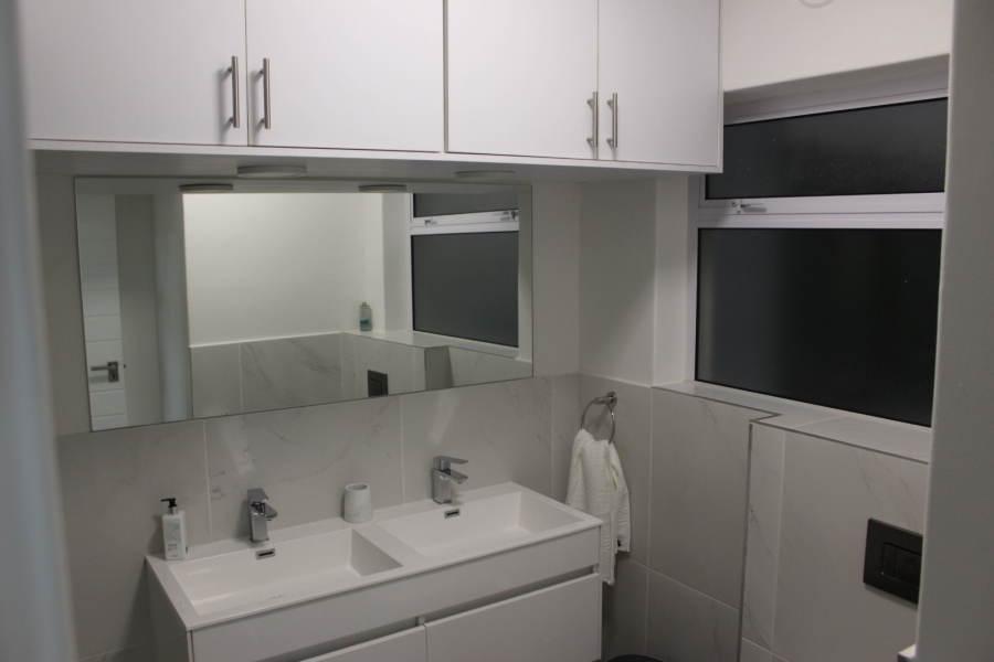 To Let 2 Bedroom Property for Rent in Sea Point Western Cape
